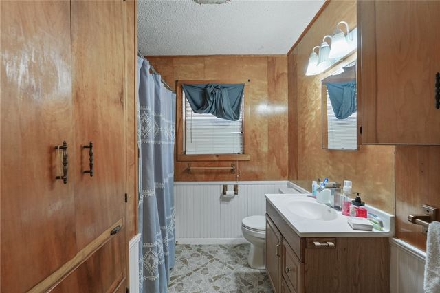 404 Louise St, Orange Grove, TX 78372