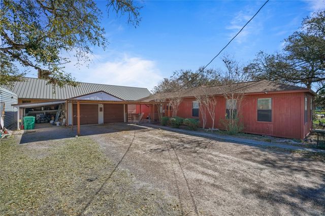 404 Louise St, Orange Grove, TX 78372