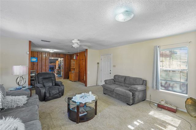 404 Louise St, Orange Grove, TX 78372