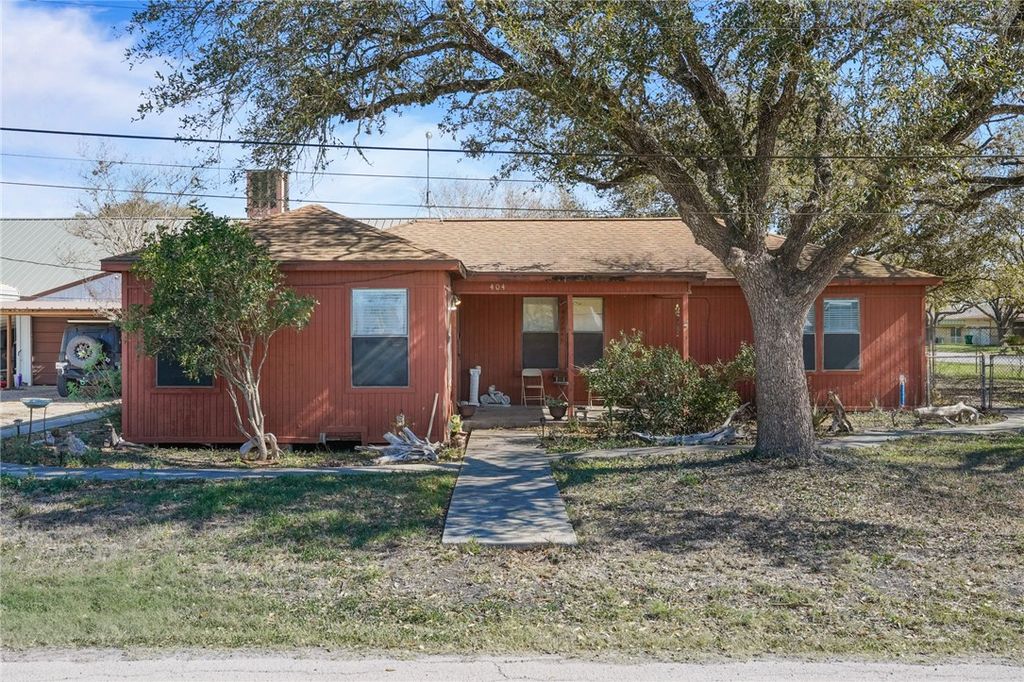 404 Louise St, Orange Grove, TX 78372