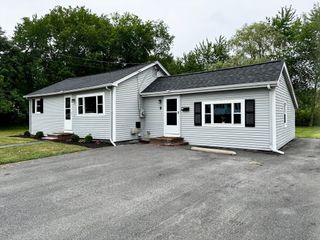 9 Bliss St, Taunton, MA 02780