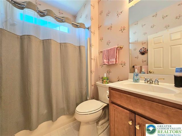 35 Inverness Lane, Palmer Twp, PA 18045