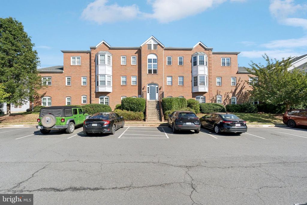 665 CONSTELLATION SQ SE #F, Leesburg, VA 20175