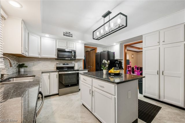 994 Countryside Drive, Medina, OH 44256