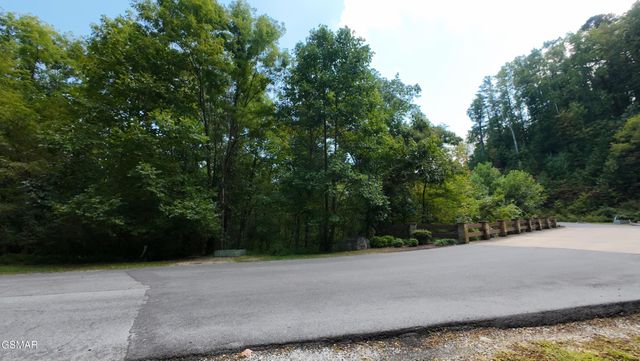 154 Summit Trails Drive, Sevierville, TN 37862