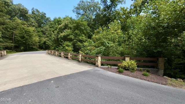 154 Summit Trails Drive, Sevierville, TN 37862