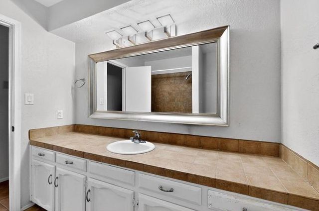 3219 June Street NE, Albuquerque, NM 87111