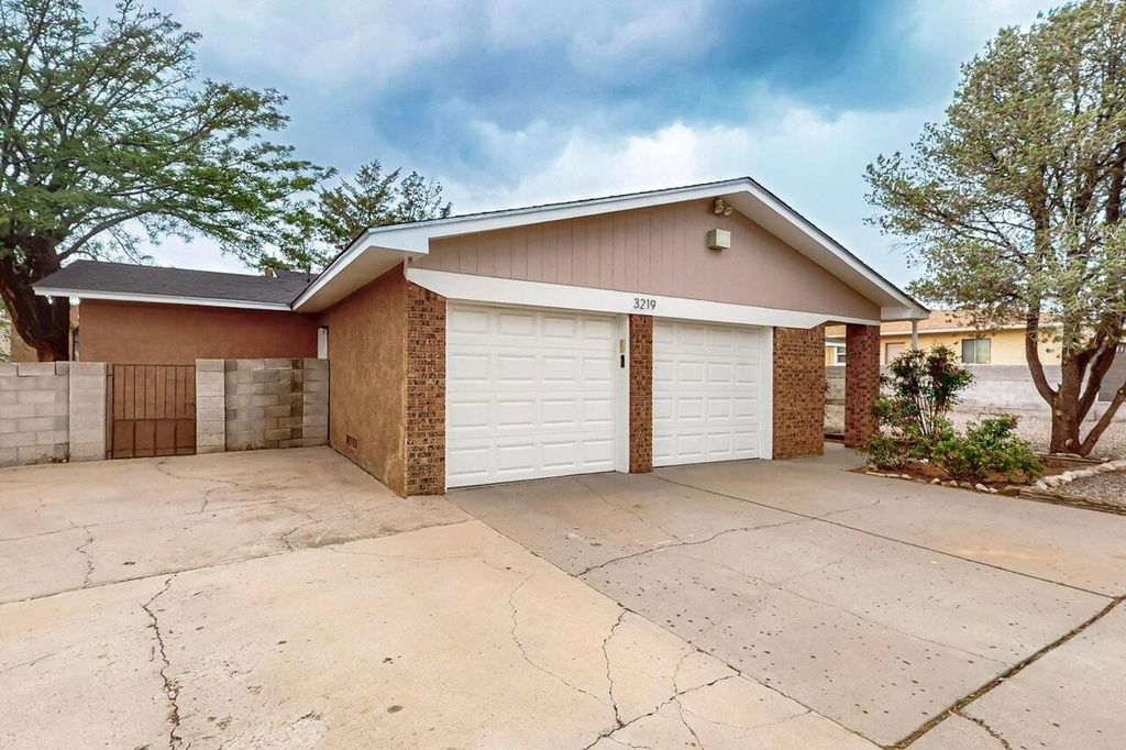 3219 June Street NE, Albuquerque, NM 87111