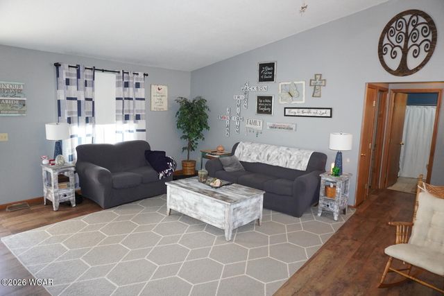 917 Sunrise Drive, Wapakoneta, OH 45895