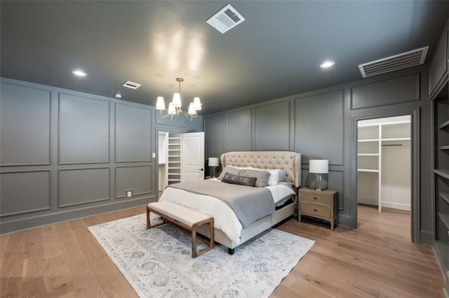 25 Woodsborough Circle, Spring Valley Village, TX 77055