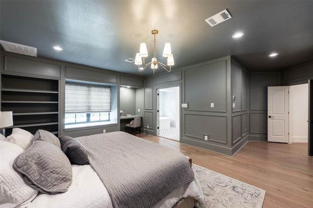25 Woodsborough Circle, Spring Valley Village, TX 77055