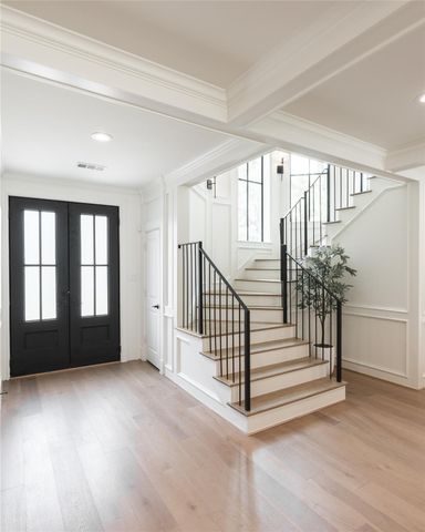 25 Woodsborough Circle, Spring Valley Village, TX 77055