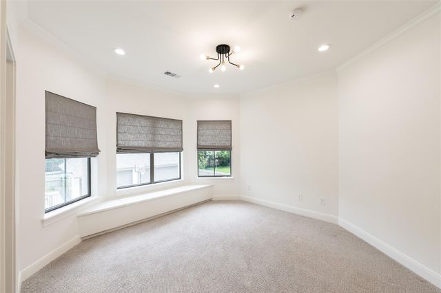 25 Woodsborough Circle, Spring Valley Village, TX 77055