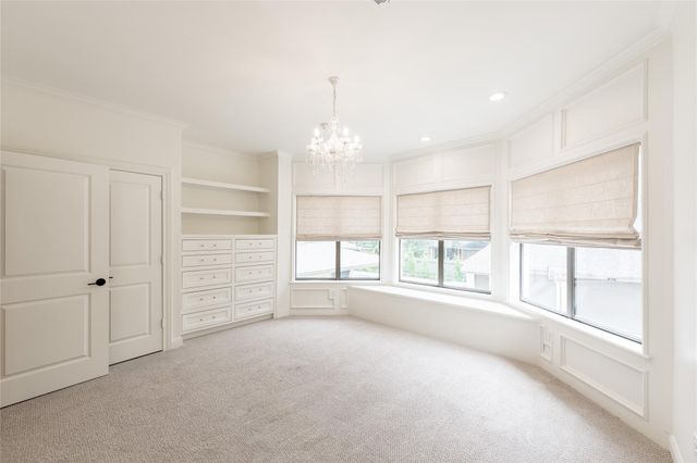 25 Woodsborough Circle, Spring Valley Village, TX 77055