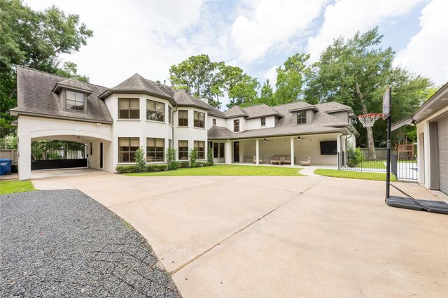 25 Woodsborough Circle, Spring Valley Village, TX 77055