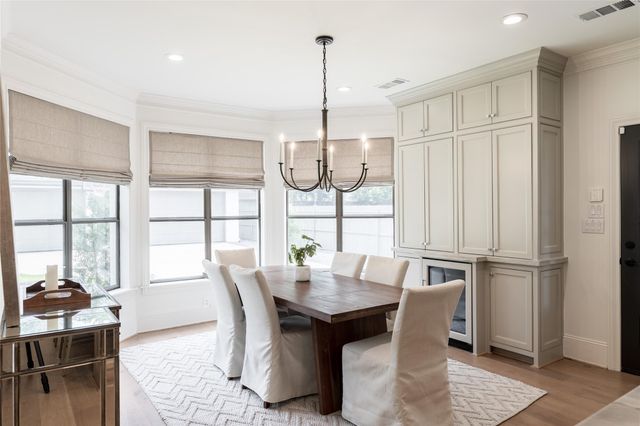 25 Woodsborough Circle, Spring Valley Village, TX 77055