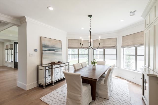 25 Woodsborough Circle, Spring Valley Village, TX 77055