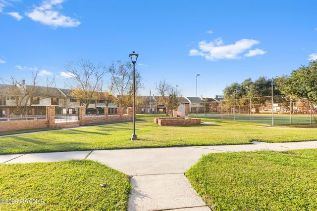 206 Dublin Circle E, Lafayette, LA 70506