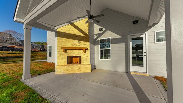 575 Mountain View Road, Hamilton, GA 31811