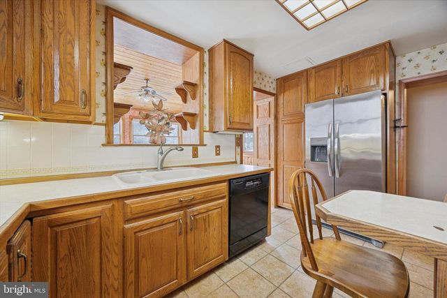 4052 CENTER AVE, Lafayette Hill, PA 19444