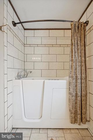 4052 CENTER AVE, Lafayette Hill, PA 19444