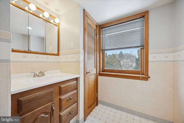 4052 CENTER AVE, Lafayette Hill, PA 19444