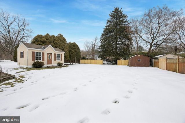 4052 CENTER AVE, Lafayette Hill, PA 19444