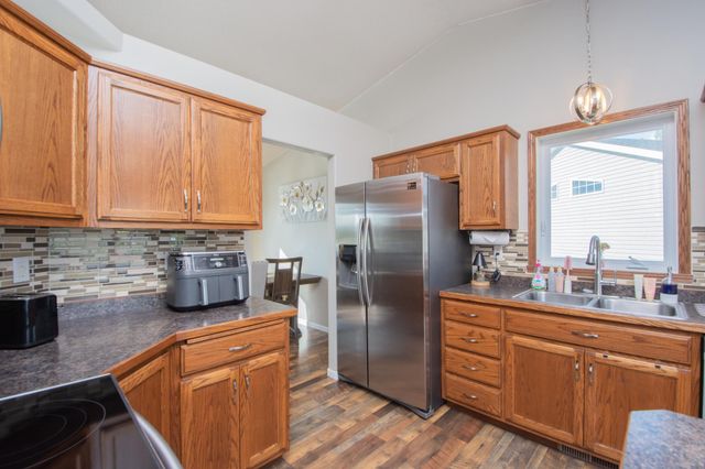 4407 15th Street S, Moorhead, MN 56560