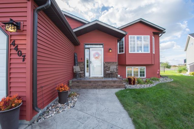 4407 15th Street S, Moorhead, MN 56560
