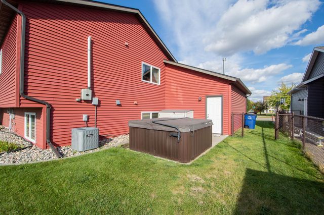 4407 15th Street S, Moorhead, MN 56560