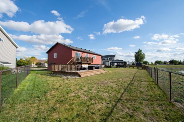 4407 15th Street S, Moorhead, MN 56560