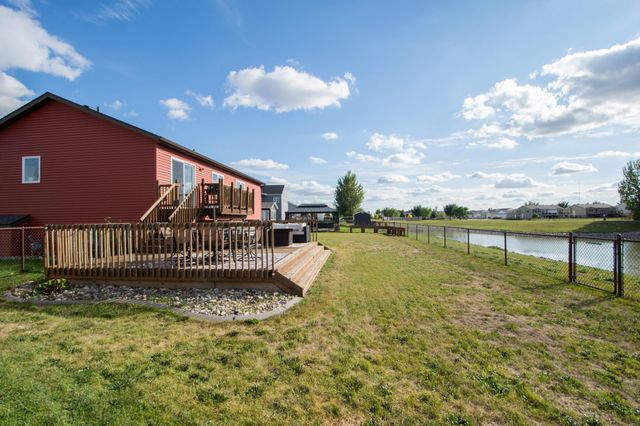 4407 15th Street S, Moorhead, MN 56560
