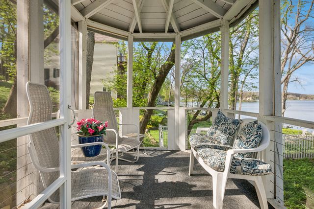 6112 Pleasant View, Cary, IL 60013