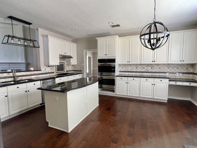 9705 Raven Lane, Irving, TX 75063
