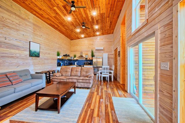 13608 Fm 692, Burkeville, TX 75932