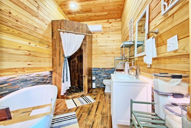 13608 Fm 692, Burkeville, TX 75932