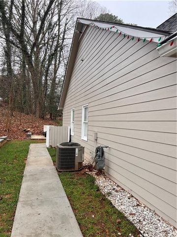 592 Allana Ct, Stone Mountain, GA 30087