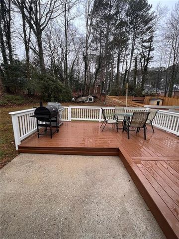 592 Allana Ct, Stone Mountain, GA 30087