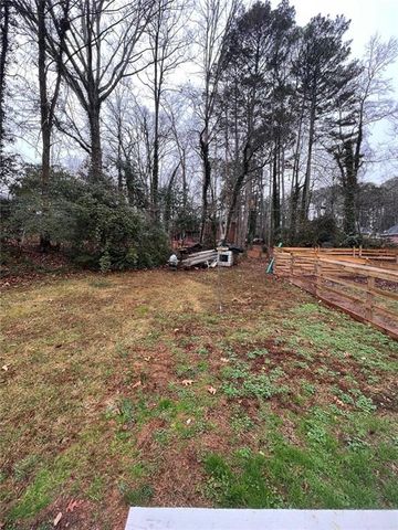 592 Allana Ct, Stone Mountain, GA 30087