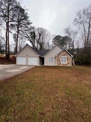 592 Allana Ct, Stone Mountain, GA 30087