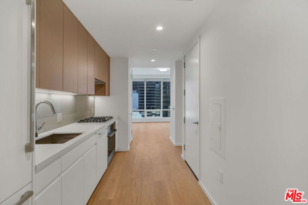 877 Francisco Street 1121, Los Angeles, CA 90017