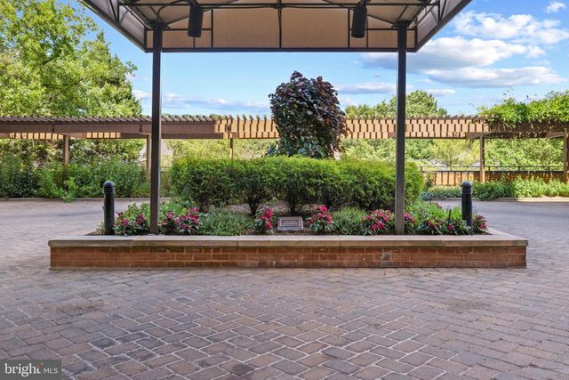 111 HAMLET HILL RD #213, Baltimore, MD 21210
