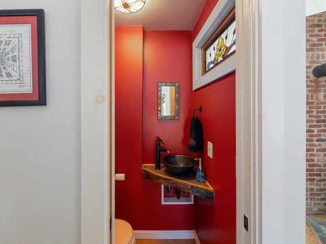 84 Old Mansfield Road, Fayston, VT 05673