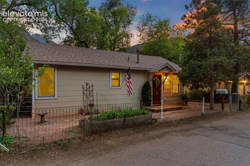 227 Pilot Knob Avenue, Manitou Springs, CO 80829