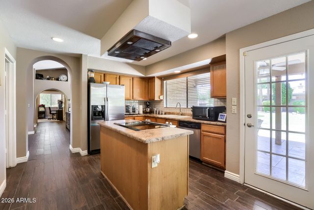 720 E GRANDVIEW Road, Phoenix, AZ 85022