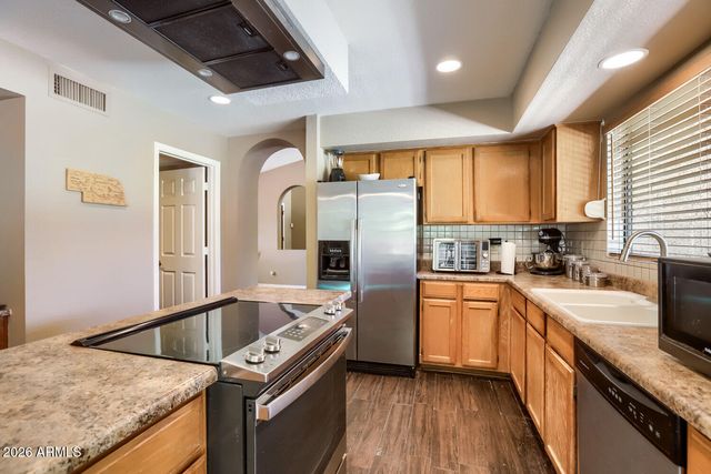 720 E GRANDVIEW Road, Phoenix, AZ 85022