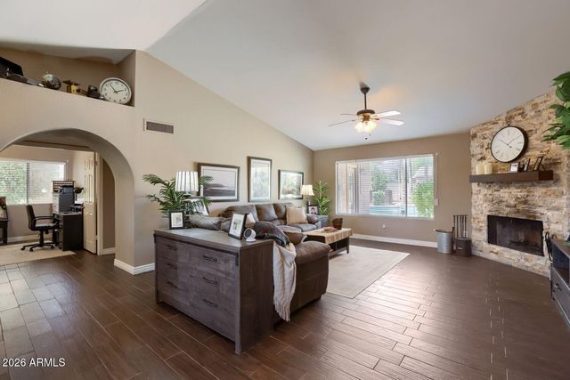 720 E GRANDVIEW Road, Phoenix, AZ 85022