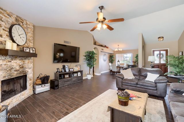 720 E GRANDVIEW Road, Phoenix, AZ 85022