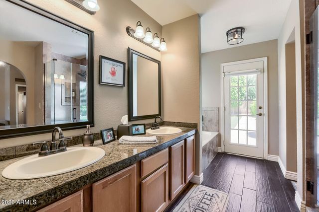 720 E GRANDVIEW Road, Phoenix, AZ 85022
