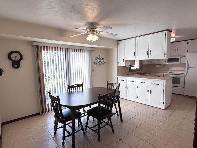 2651 KENHILL DRIVE, Green Bay, WI 54313